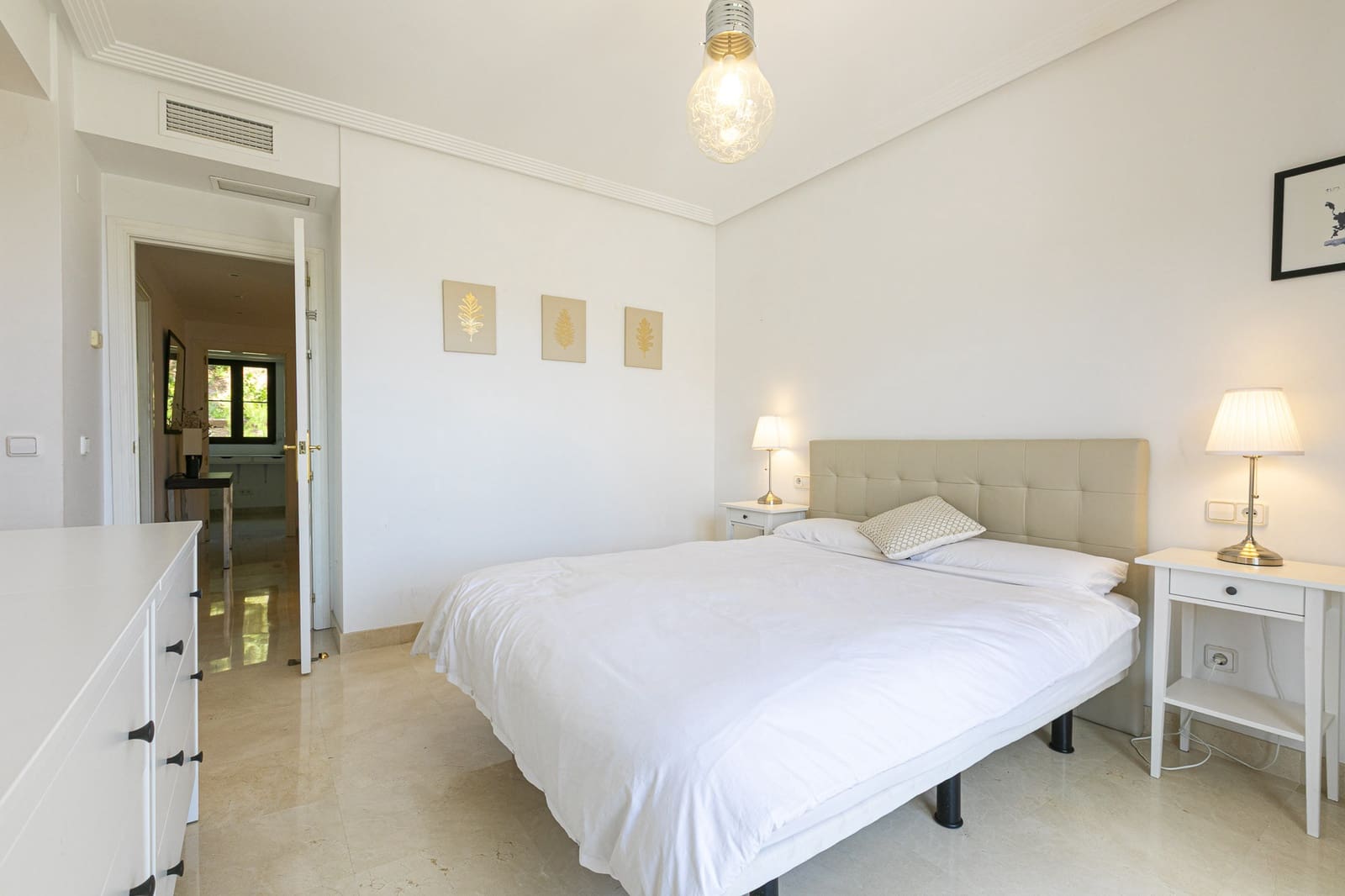 4 makuuhuone Omakotitalo myytävänä paikassa Benahavis mukana uima-altaan 
autotalli - 760 000 € (Ref: 9143131)