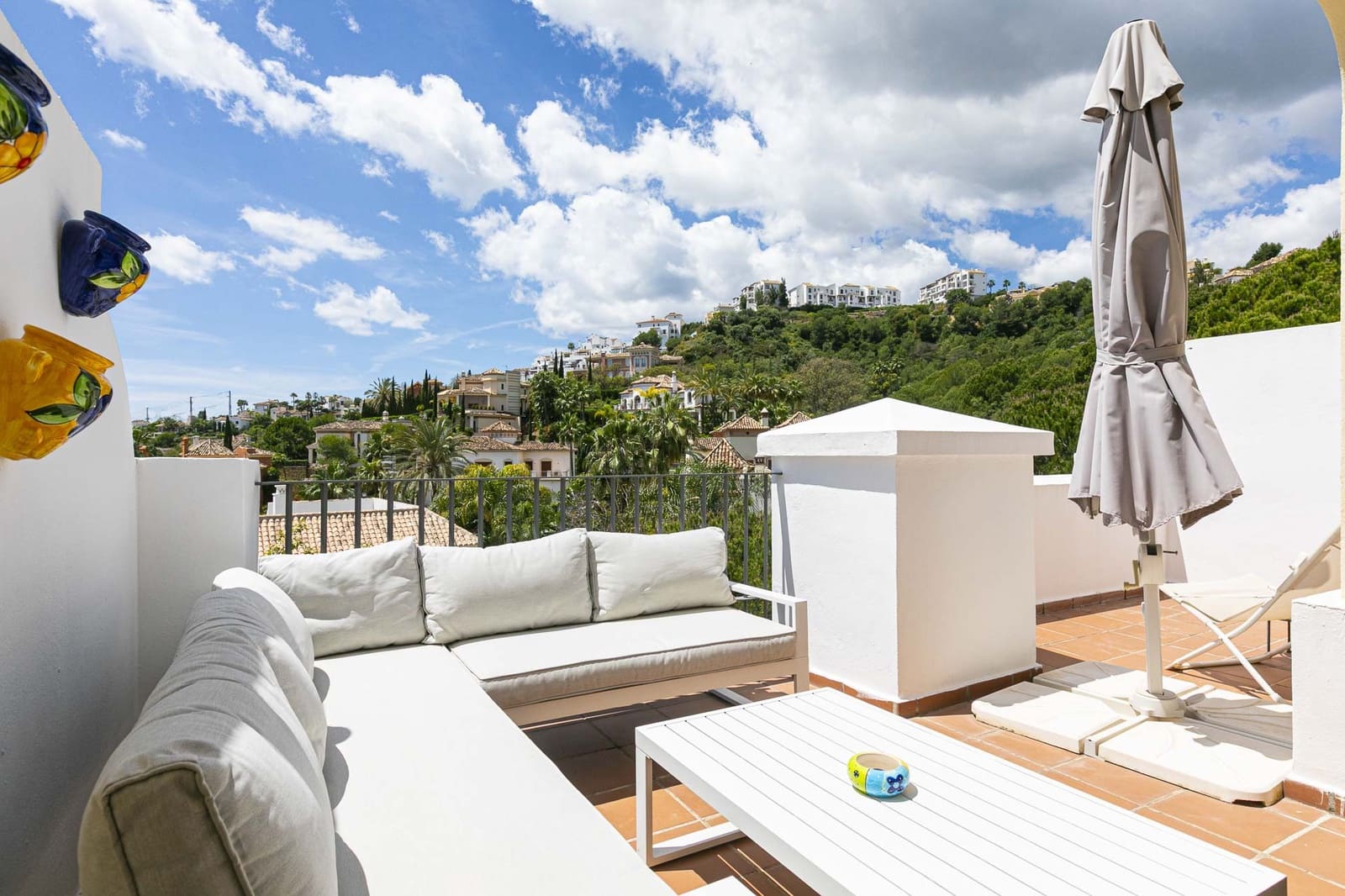 4 makuuhuone Omakotitalo myytävänä paikassa Benahavis mukana uima-altaan 
autotalli - 760 000 € (Ref: 9143131)