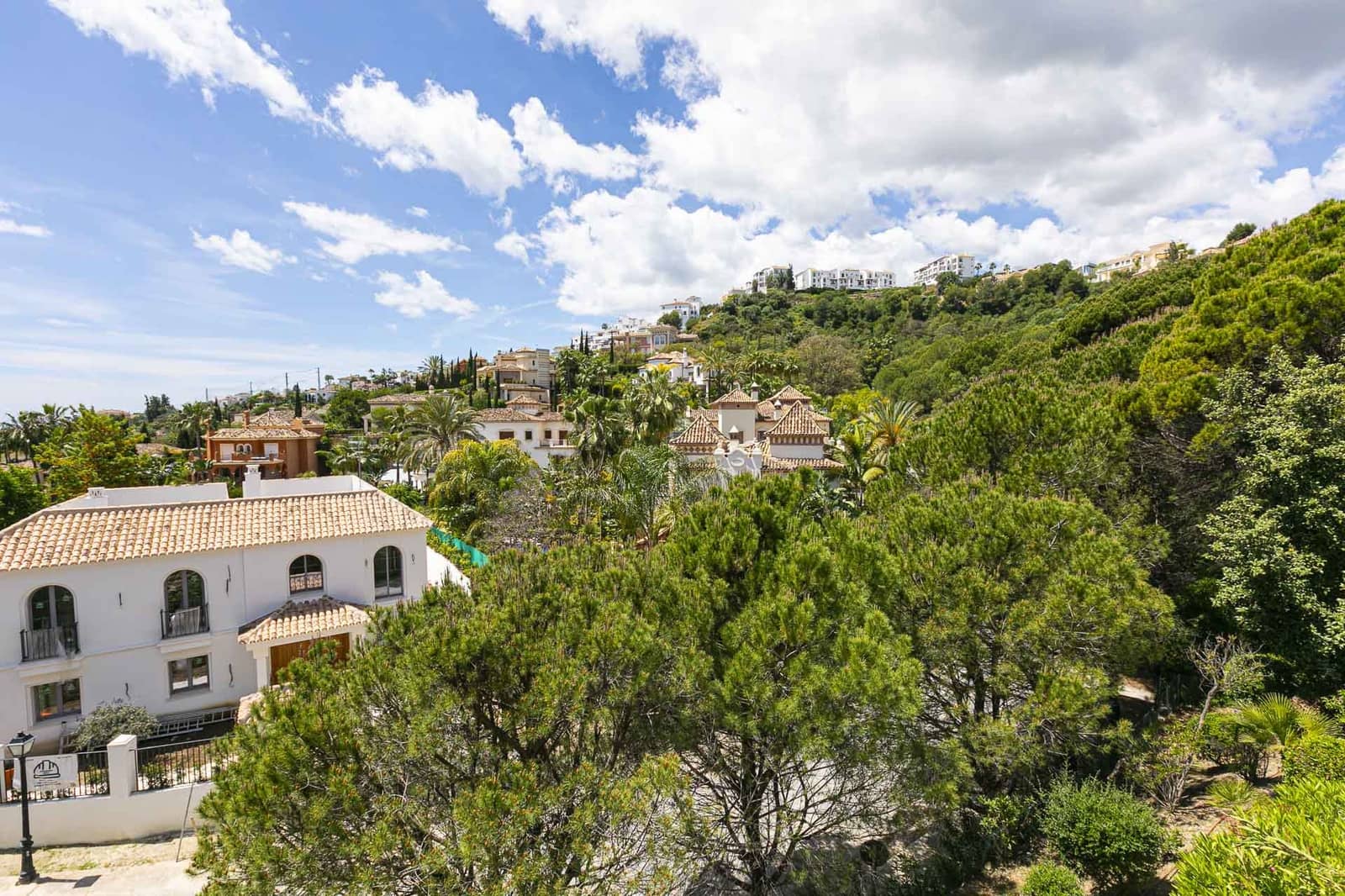 4 makuuhuone Omakotitalo myytävänä paikassa Benahavis mukana uima-altaan 
autotalli - 760 000 € (Ref: 9143131)