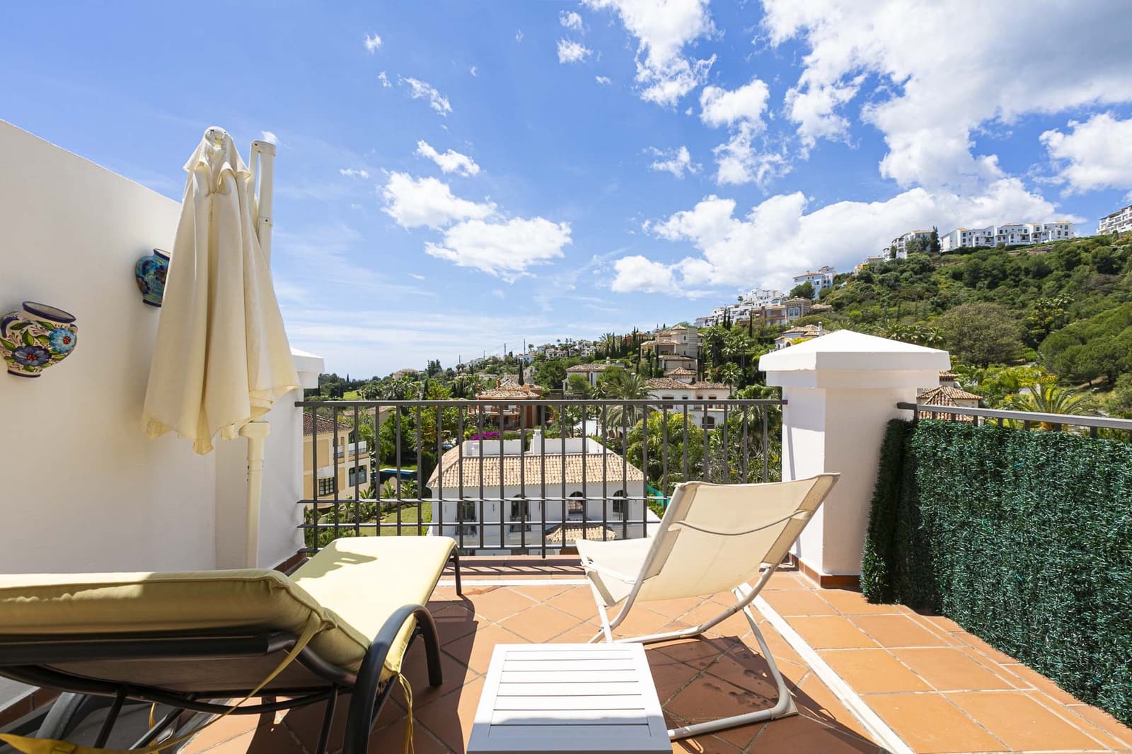 4 makuuhuone Omakotitalo myytävänä paikassa Benahavis mukana uima-altaan 
autotalli - 760 000 € (Ref: 9143131)