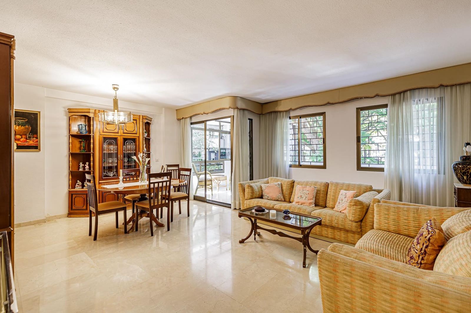 4 bedroom Apartment for sale in Marbella - € 595,000 (Ref: 9185639)