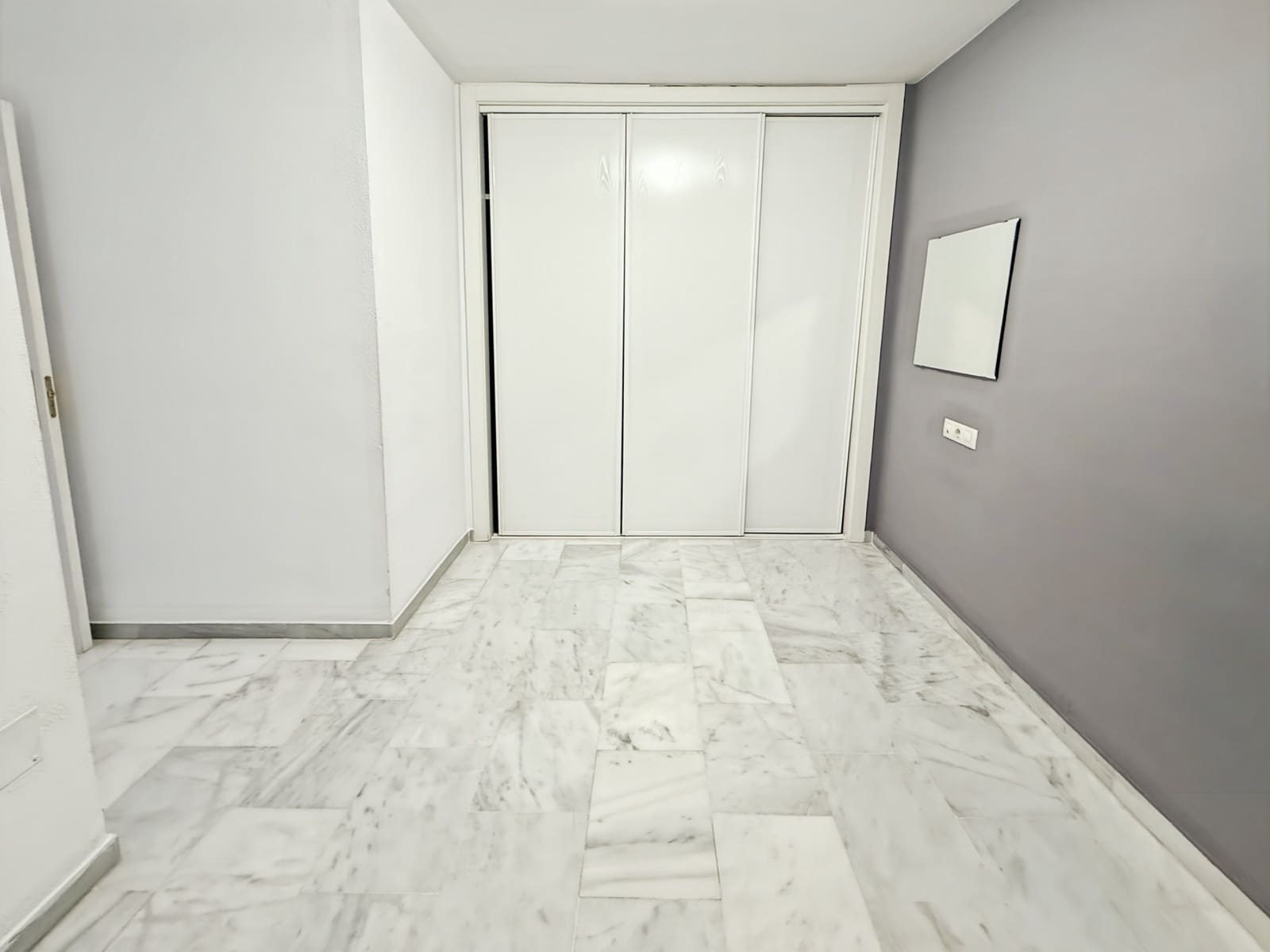 2 makuuhuone Asunto myytävänä paikassa Fuengirola mukana uima-altaan 
autotalli - 255 000 € (Ref: 9187133)