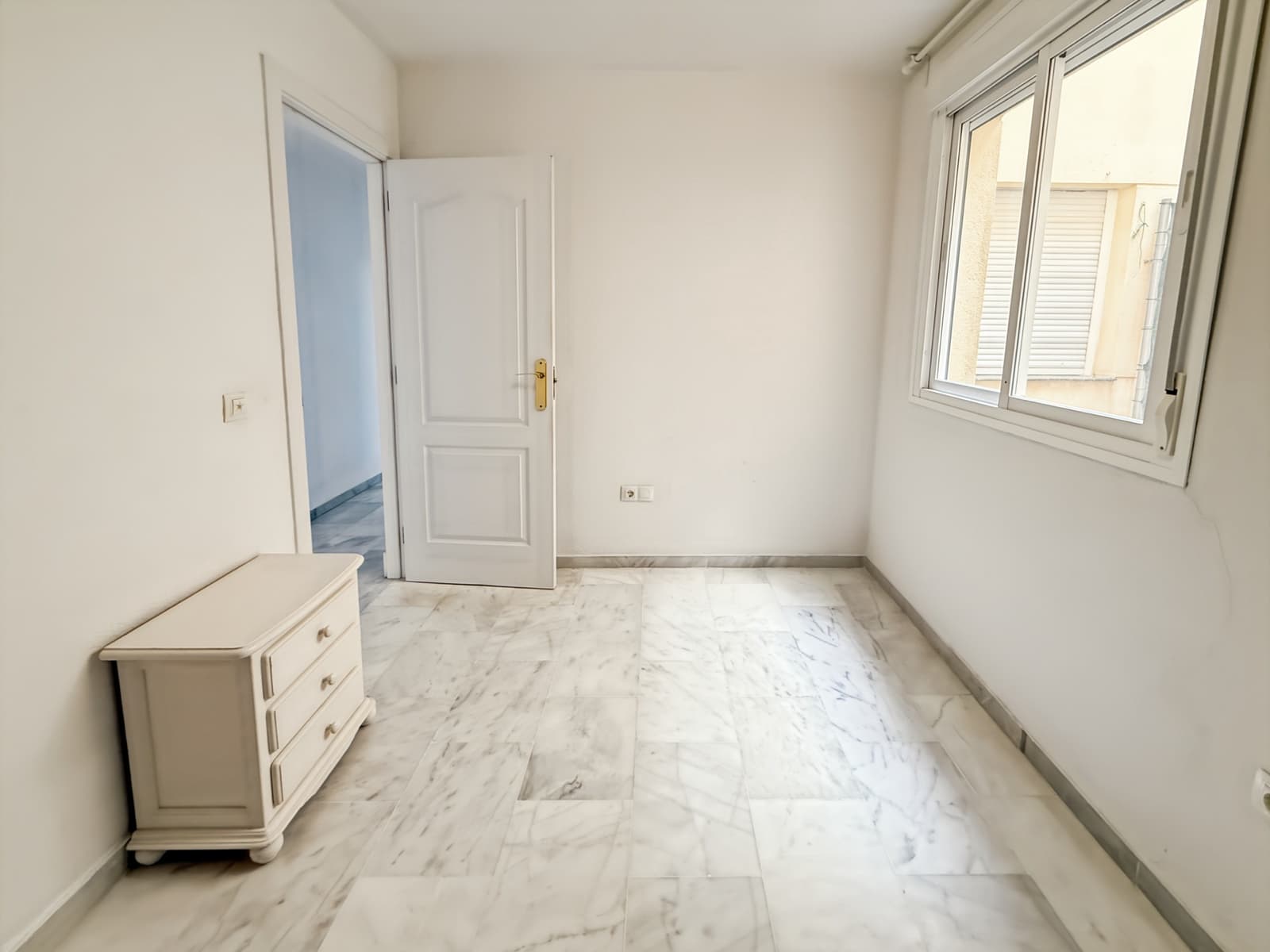 2 makuuhuone Asunto myytävänä paikassa Fuengirola mukana uima-altaan 
autotalli - 255 000 € (Ref: 9187133)