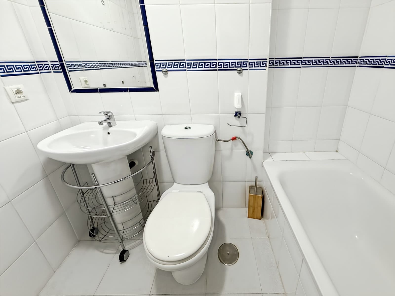 2 makuuhuone Asunto myytävänä paikassa Fuengirola mukana uima-altaan 
autotalli - 255 000 € (Ref: 9187133)