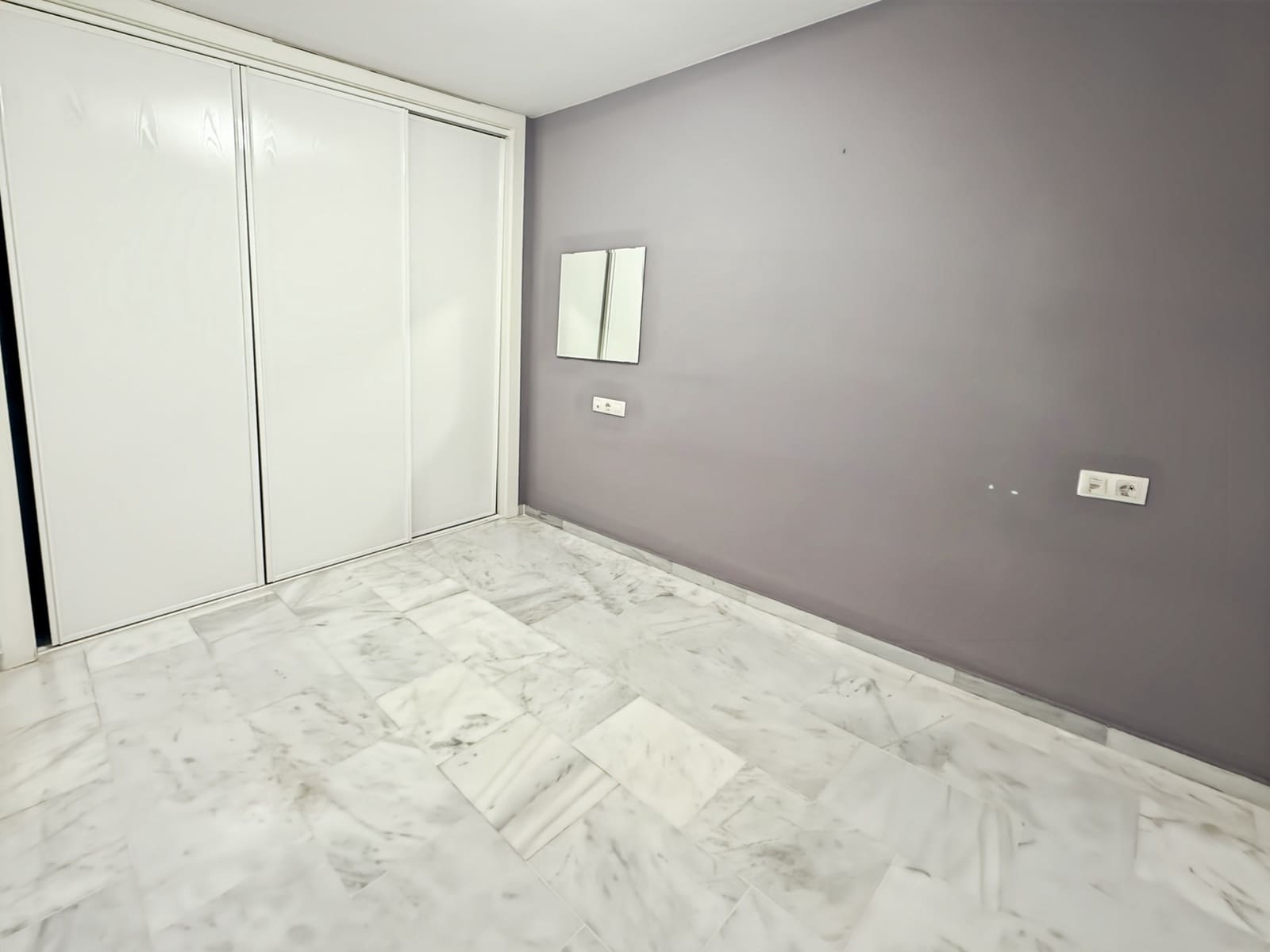 2 makuuhuone Asunto myytävänä paikassa Fuengirola mukana uima-altaan 
autotalli - 255 000 € (Ref: 9187133)