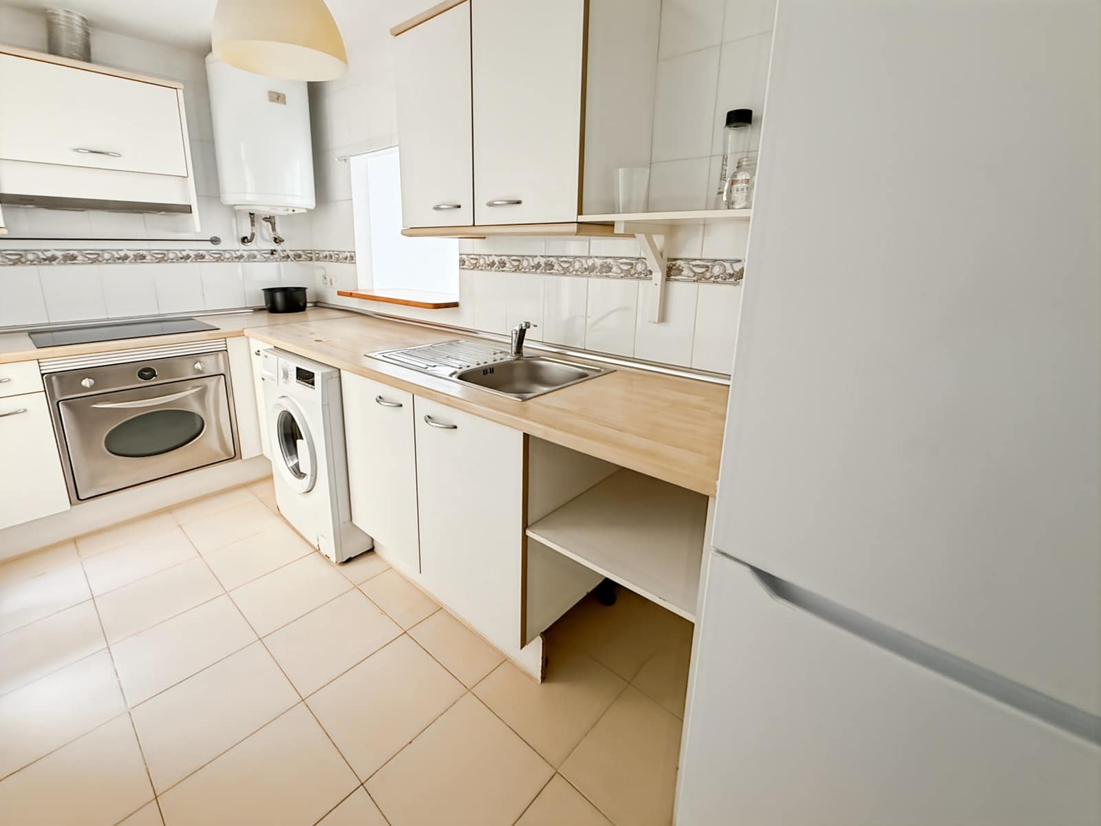 2 makuuhuone Asunto myytävänä paikassa Fuengirola mukana uima-altaan 
autotalli - 255 000 € (Ref: 9187133)