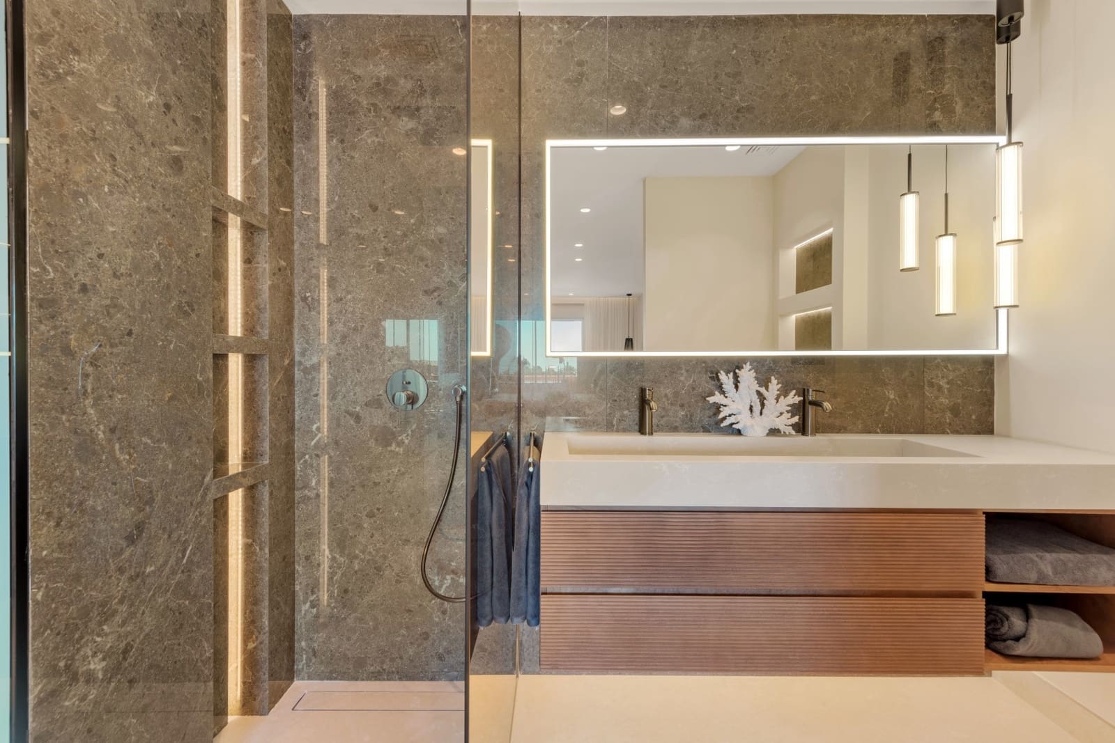 3 bedroom Apartment for sale in Estepona with pool garage - € 2,395,000 (Ref: 9187134)