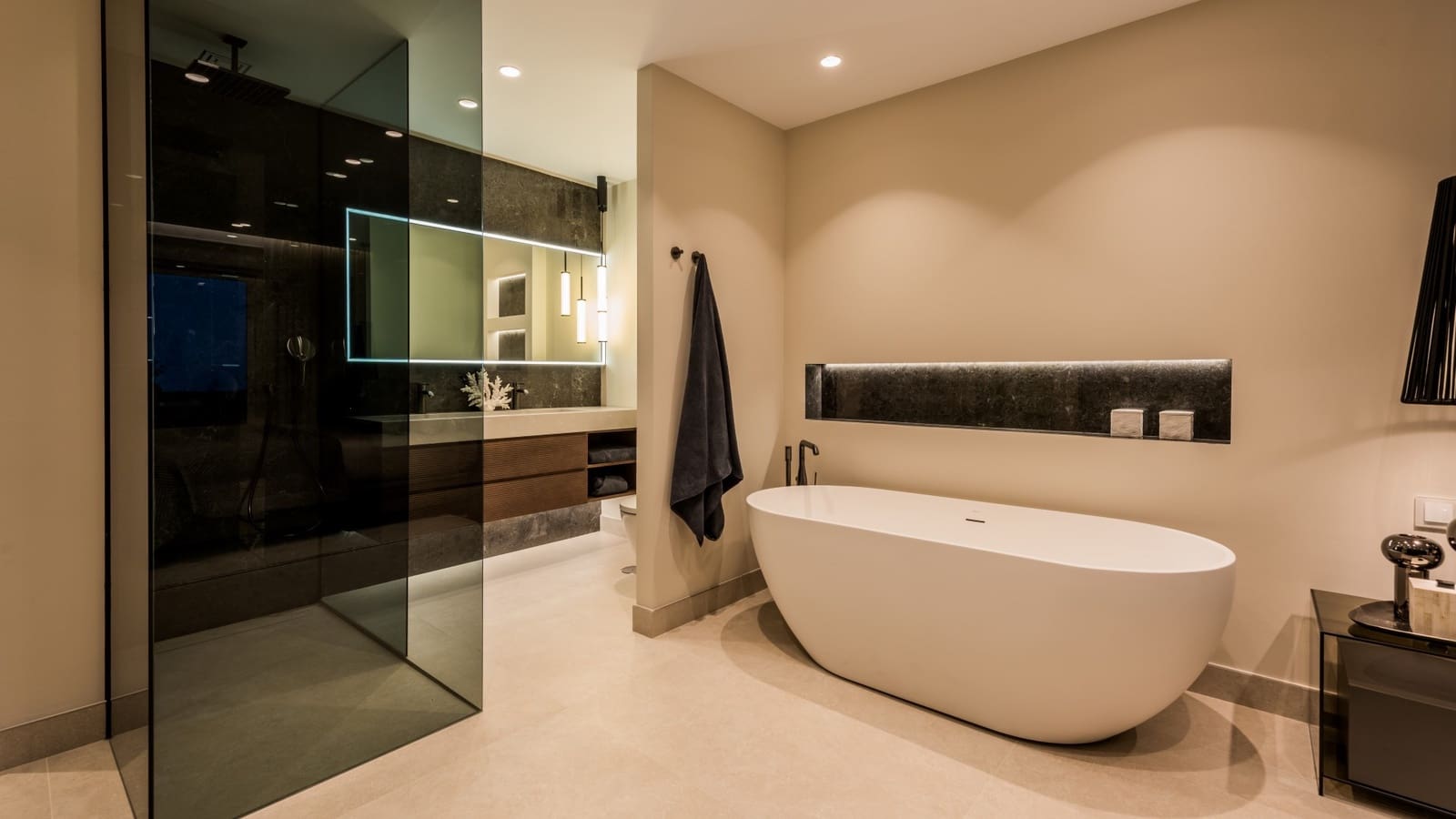 3 bedroom Apartment for sale in Estepona with pool garage - € 2,395,000 (Ref: 9187134)