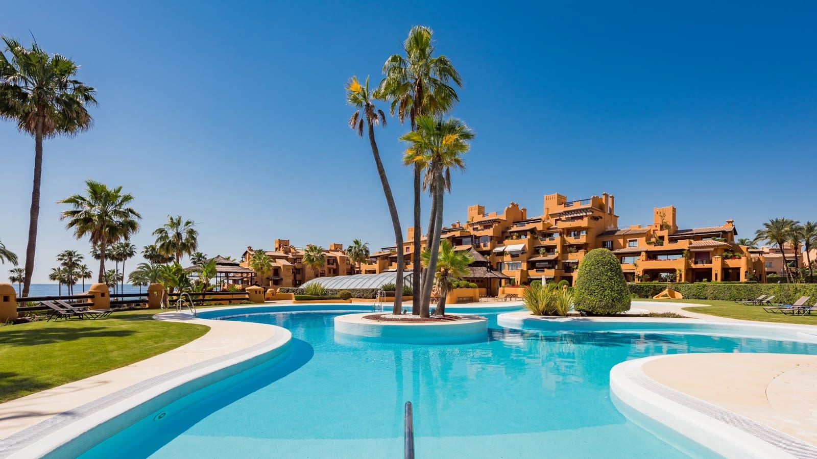 3 bedroom Apartment for sale in Estepona with pool garage - € 2,395,000 (Ref: 9187134)