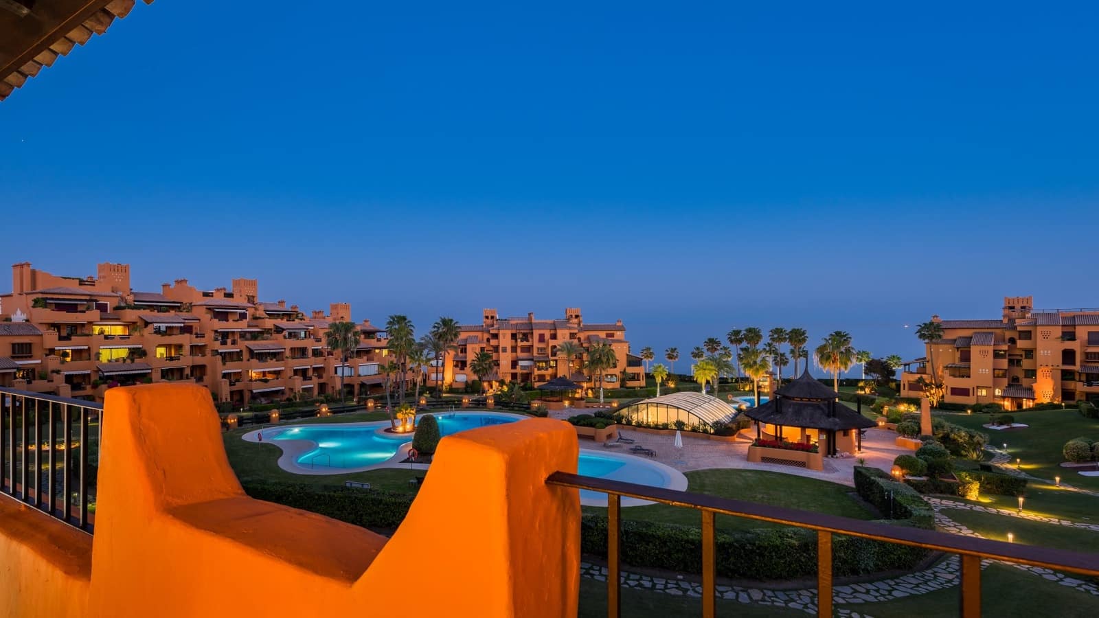 3 bedroom Apartment for sale in Estepona with pool garage - € 2,395,000 (Ref: 9187134)