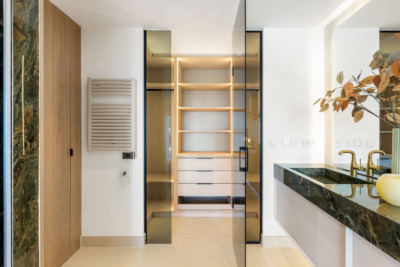 3 bedroom Apartment for sale in Estepona with pool garage - € 1,995,000 (Ref: 9187135)