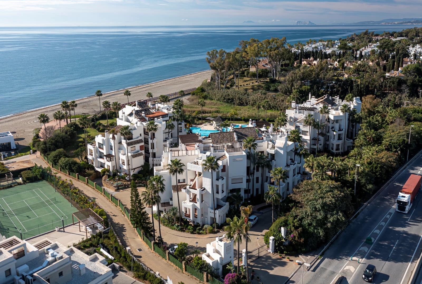 3 bedroom Apartment for sale in Estepona with pool garage - € 1,995,000 (Ref: 9187135)