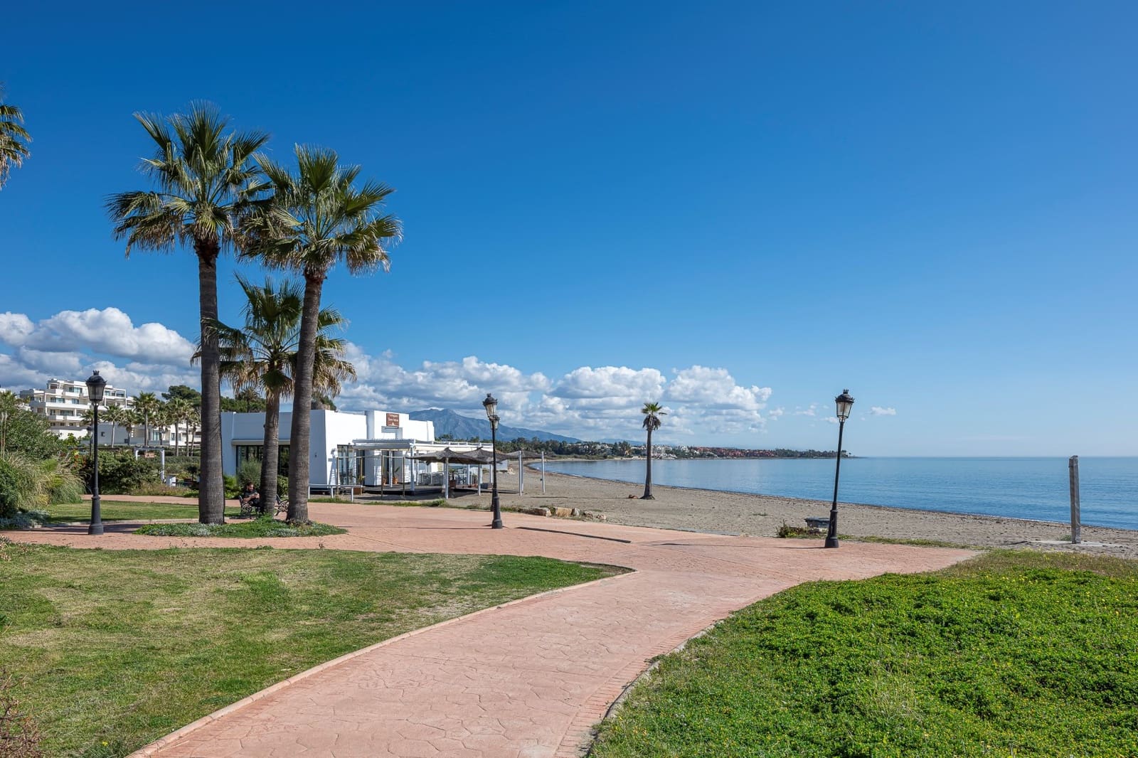 3 bedroom Apartment for sale in Estepona with pool garage - € 1,895,000 (Ref: 9187135)