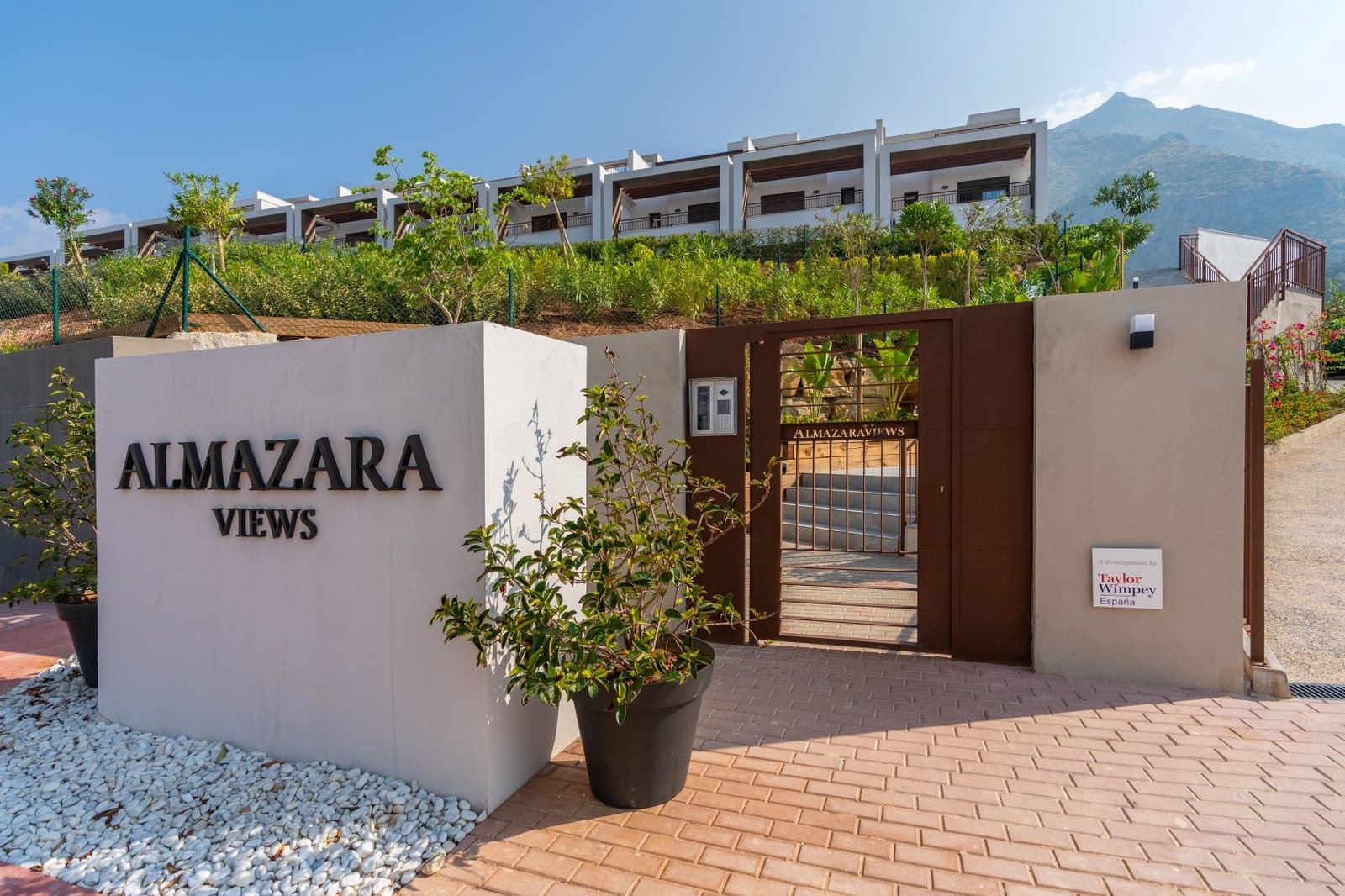 3 soveværelse Byhus til salg i Istan med swimmingpool garage - € 620.000 (Ref: 9188633)