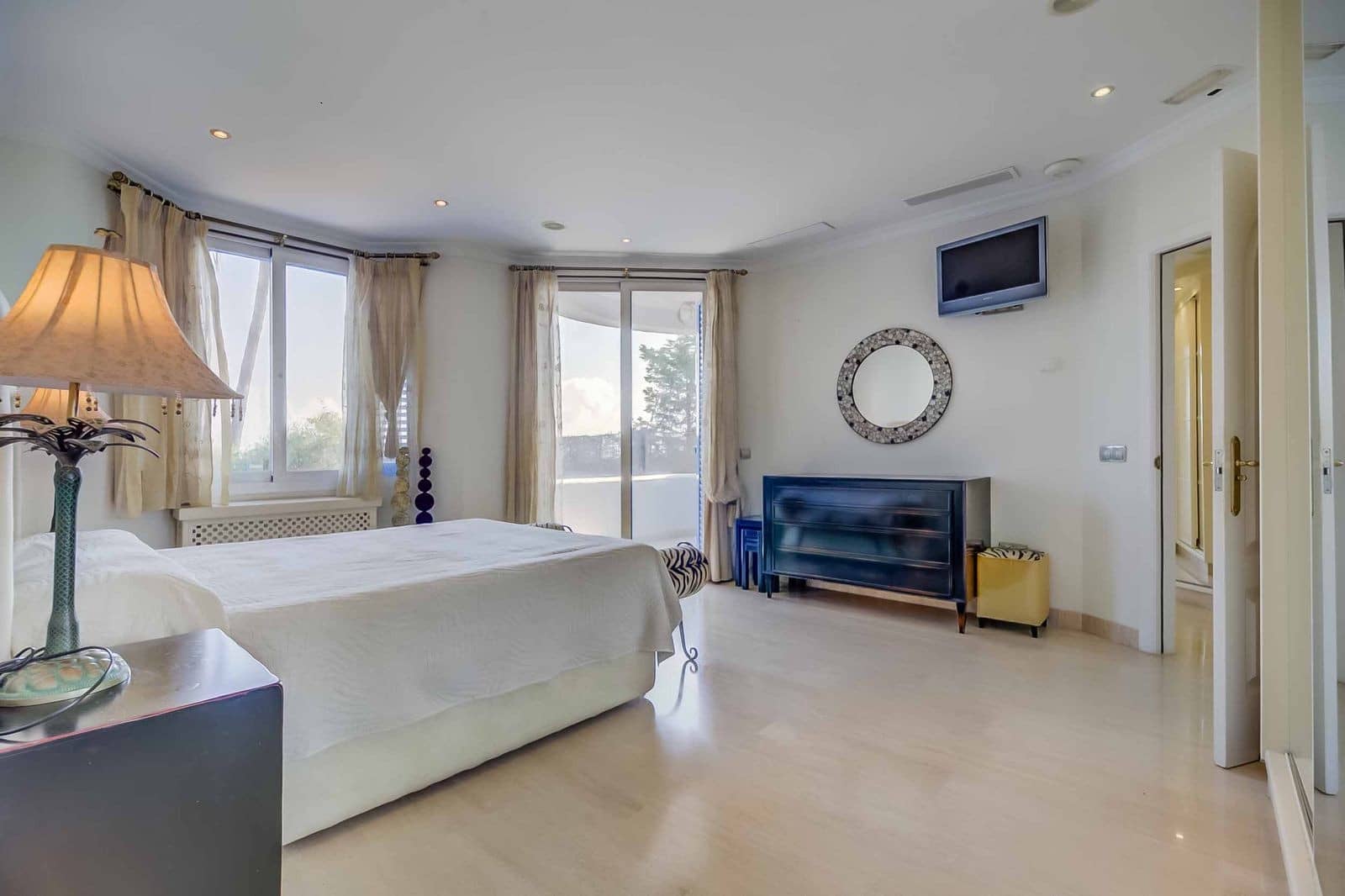 3 sypialnia Mieszkanie na sprzedaż w Benalmadena Costa z basenem garażem - 1 585 000 € (Ref: 9200667)