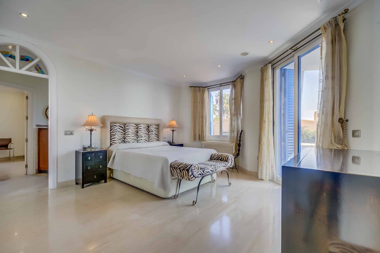 3 sypialnia Mieszkanie na sprzedaż w Benalmadena Costa z basenem garażem - 1 585 000 € (Ref: 9200667)