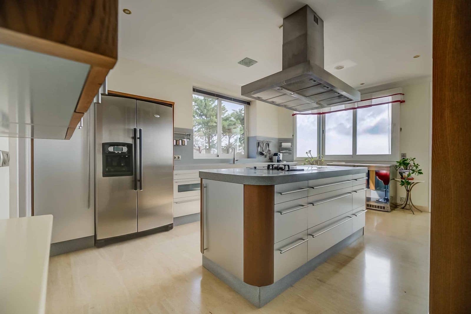 3 sypialnia Mieszkanie na sprzedaż w Benalmadena Costa z basenem garażem - 1 585 000 € (Ref: 9200667)