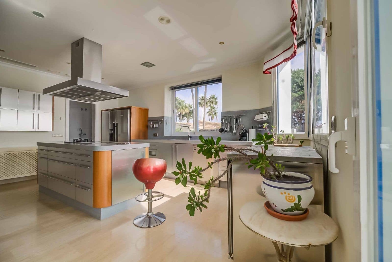 3 sypialnia Mieszkanie na sprzedaż w Benalmadena Costa z basenem garażem - 1 585 000 € (Ref: 9200667)