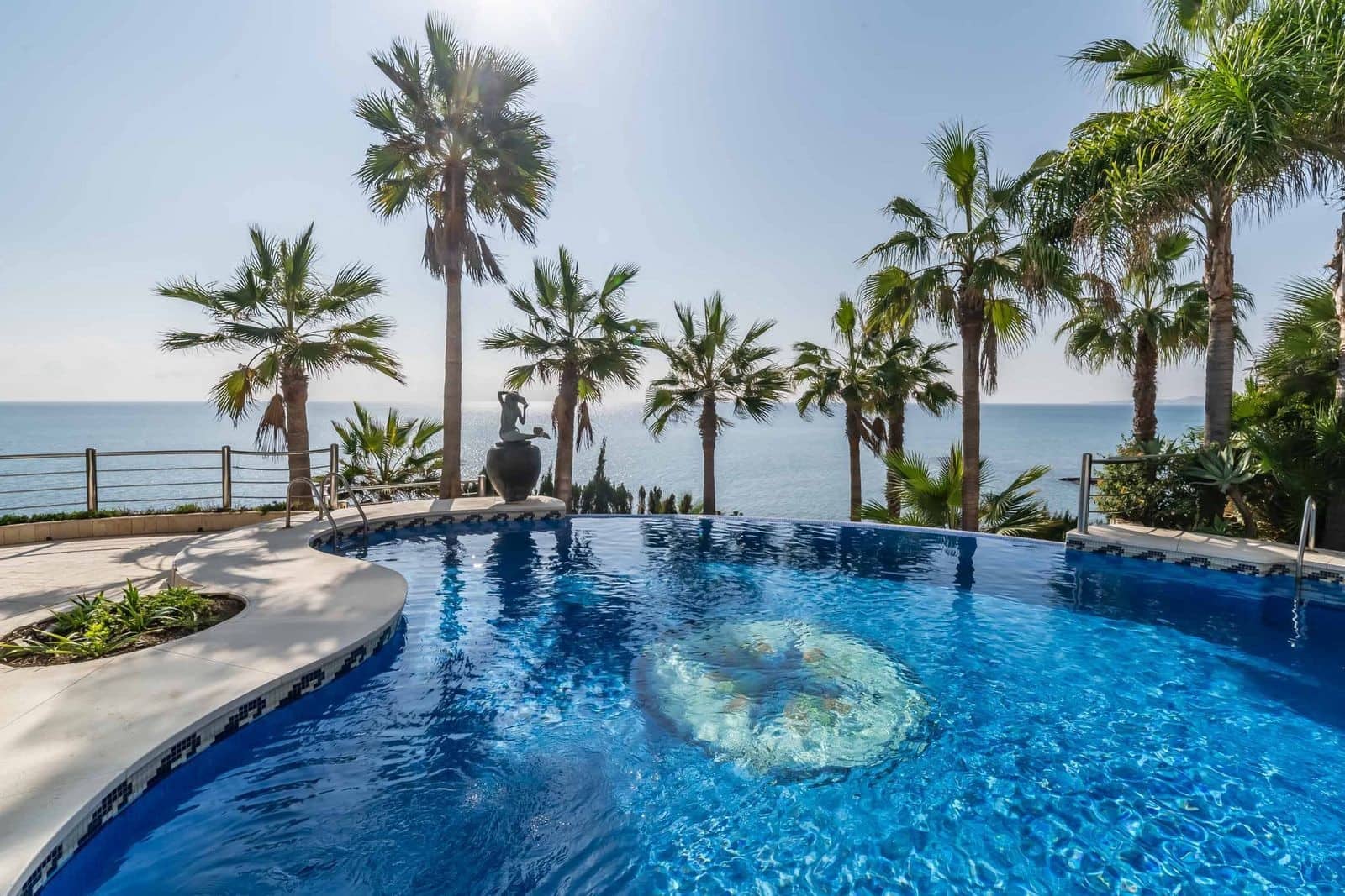 3 sypialnia Mieszkanie na sprzedaż w Benalmadena Costa z basenem garażem - 1 585 000 € (Ref: 9200667)