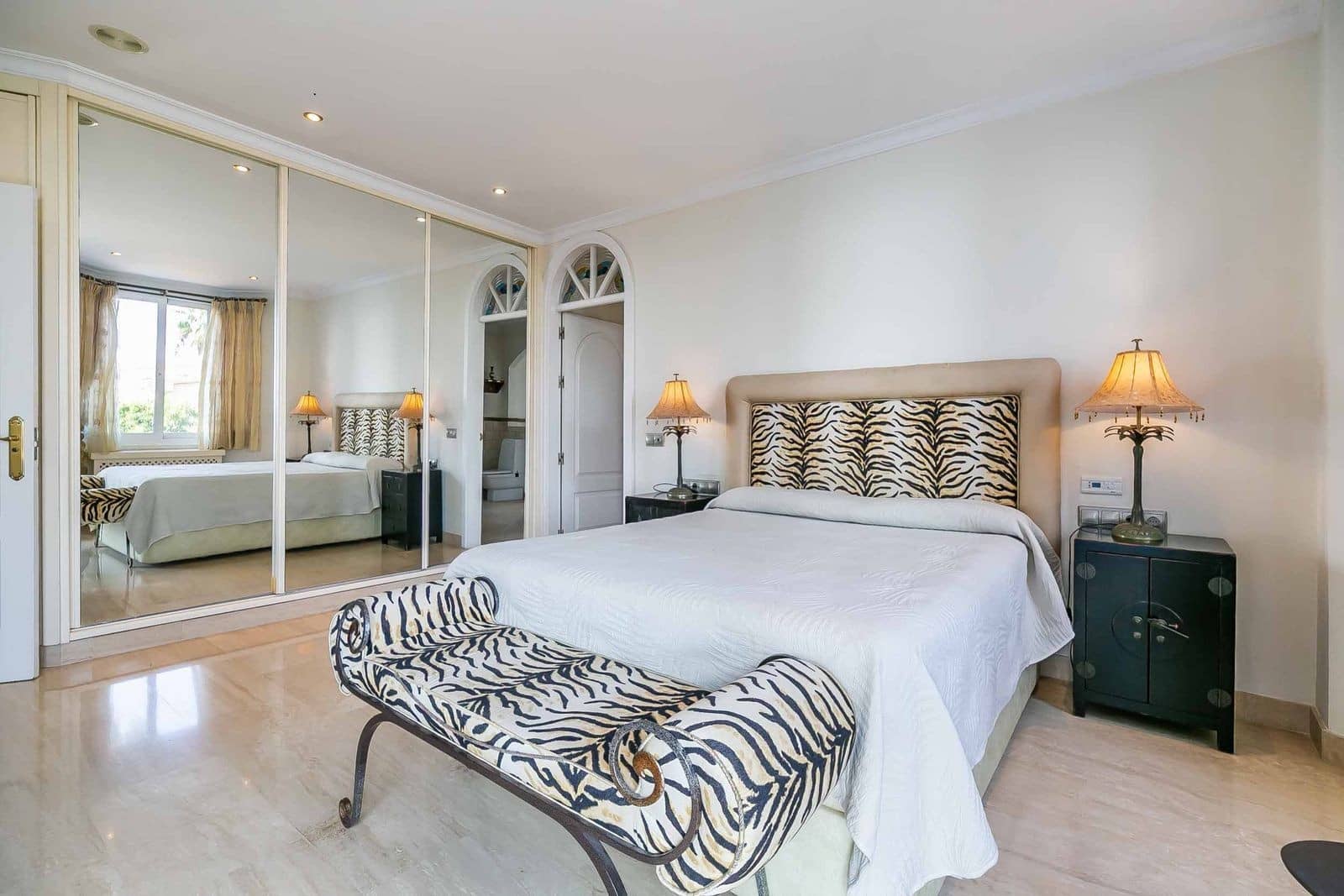 3 makuuhuone Asunto myytävänä paikassa Benalmadena Costa mukana uima-altaan 
autotalli - 1 585 000 € (Ref: 9200667)