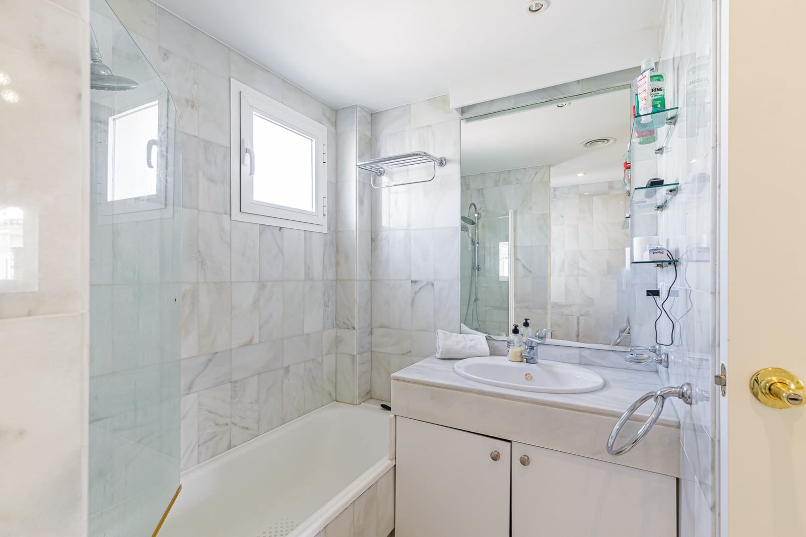 4 bedroom Apartment for sale in Marbella with pool garage - € 899,000 (Ref: 9247108)