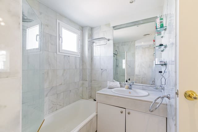 4 Zimmer Apartment zu verkaufen in Marbella mit Pool Garage - 899.000 € (Ref: 9247108)