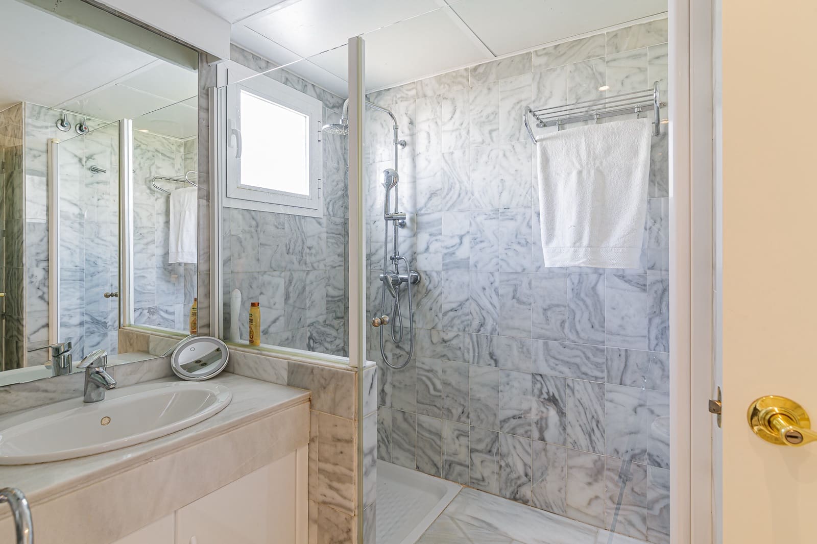 4 bedroom Apartment for sale in Marbella with pool garage - € 899,000 (Ref: 9247108)