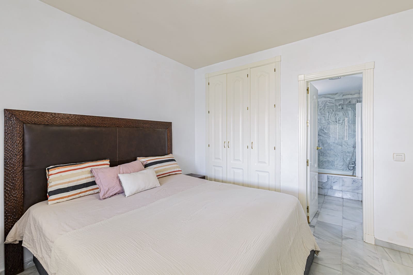 4 bedroom Apartment for sale in Marbella with pool garage - € 899,000 (Ref: 9247108)