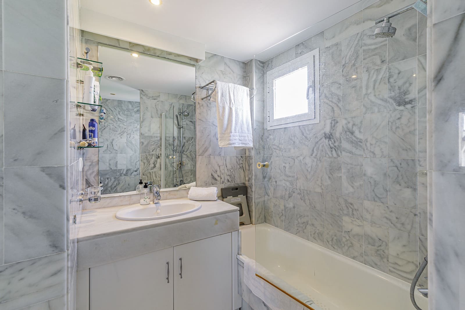 4 bedroom Apartment for sale in Marbella with pool garage - € 899,000 (Ref: 9247108)