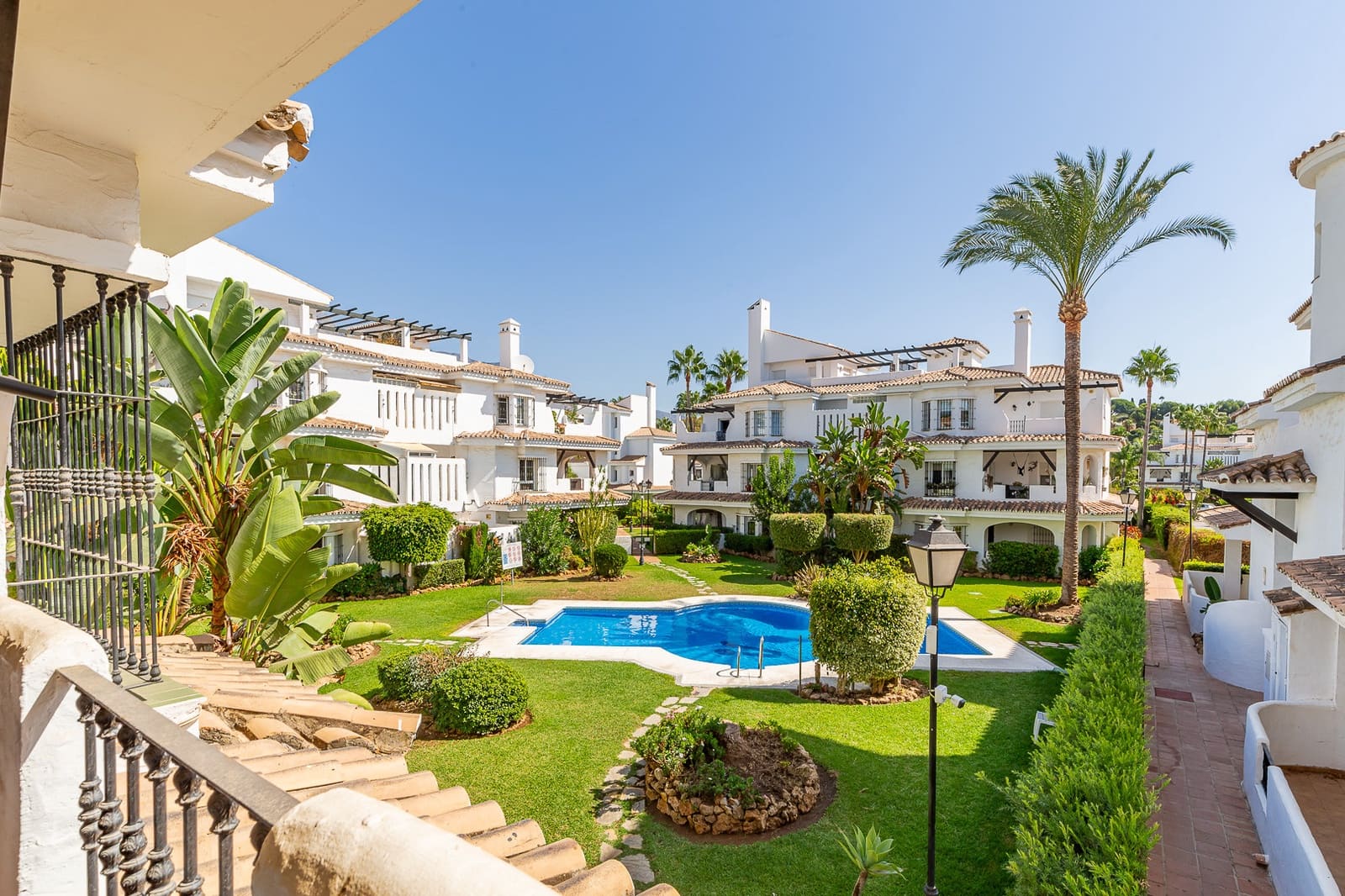 4 bedroom Apartment for sale in Marbella with pool garage - € 899,000 (Ref: 9247108)