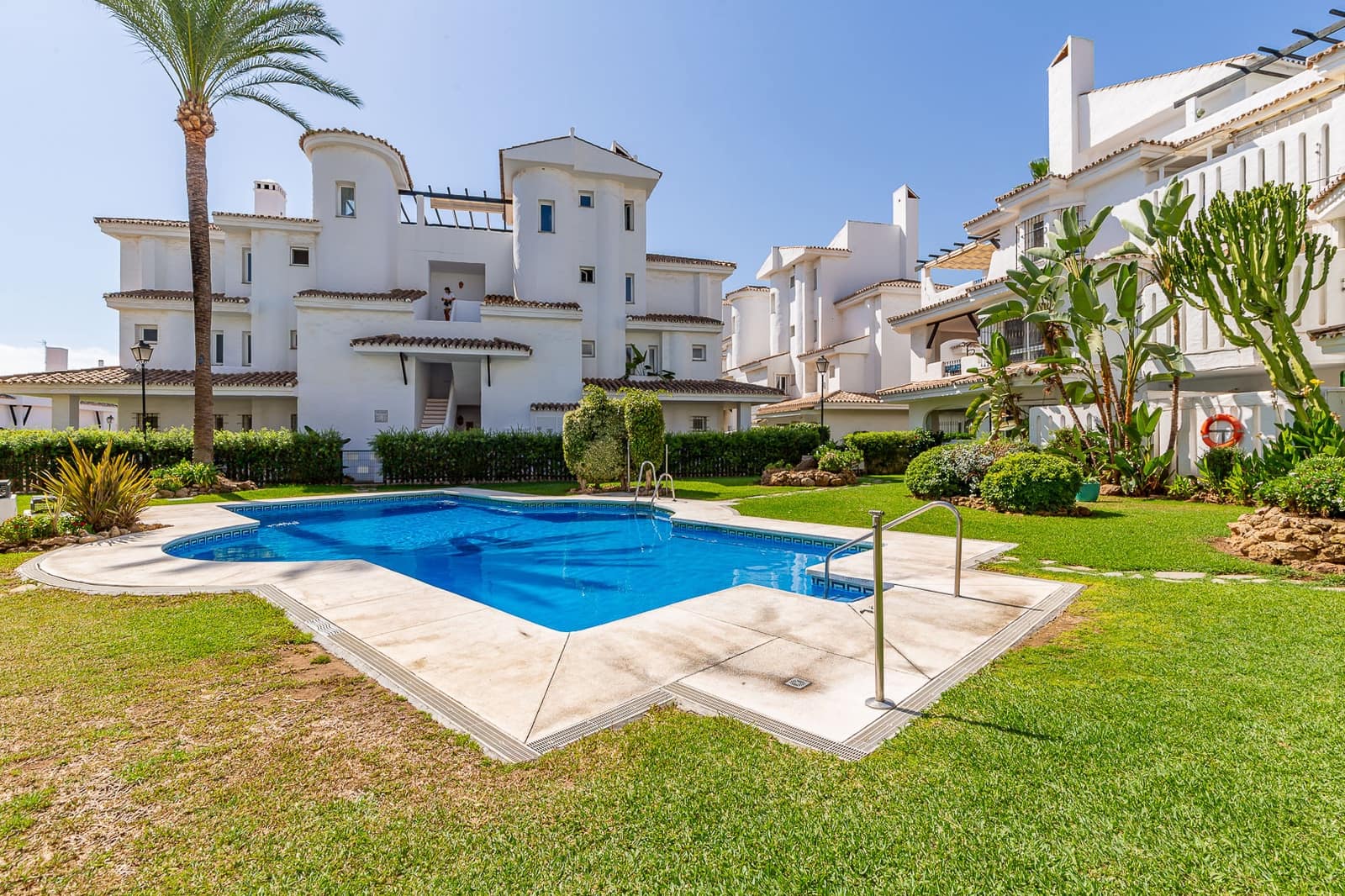 4 bedroom Apartment for sale in Marbella with pool garage - € 899,000 (Ref: 9247108)