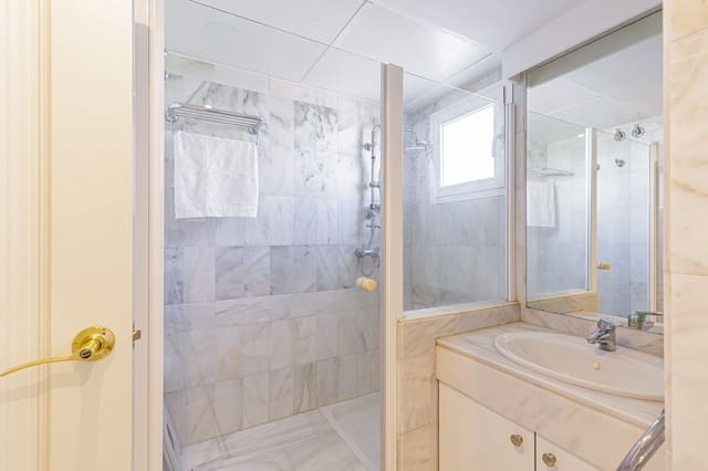 4 soveværelse Lejlighed til salg i Marbella med swimmingpool garage - € 899.000 (Ref: 9247108)