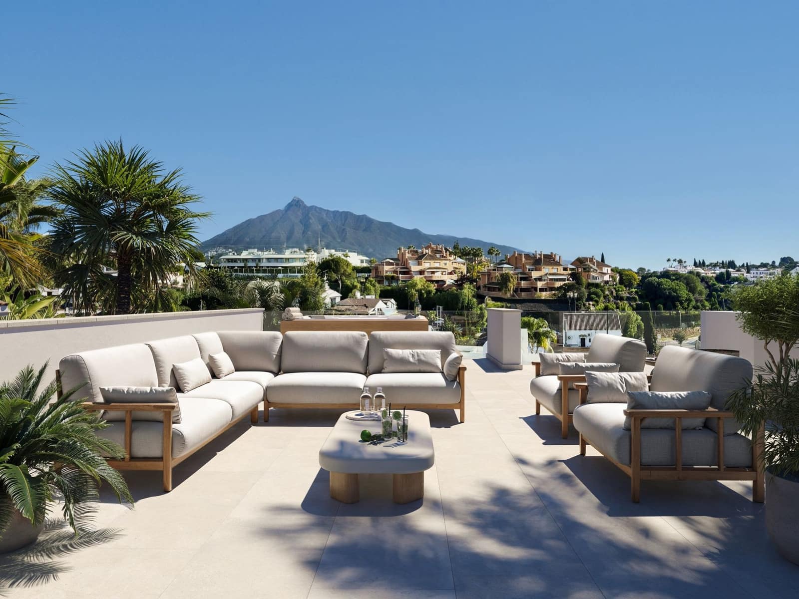 5 slaapkamer Villa te koop in Nueva Andalucia met zwembad garage - € 2.475.000 (Ref: 9294278)