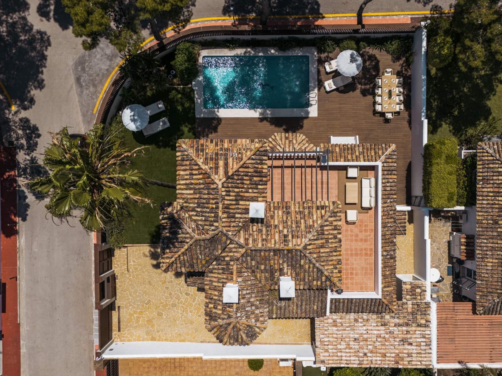 6 bedroom Villa for sale in Marbella with pool garage - € 1,995,000 (Ref: 9297518)
