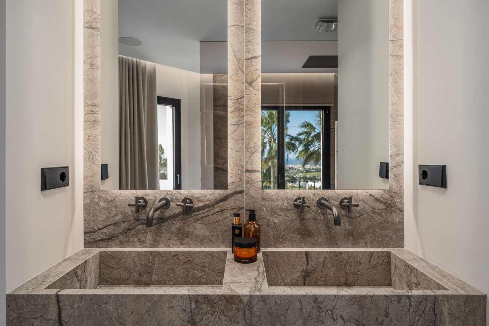 3 quarto Casa em Banda para venda em Benahavis com piscina garagem - 1 650 000 € (Ref: 9297521)