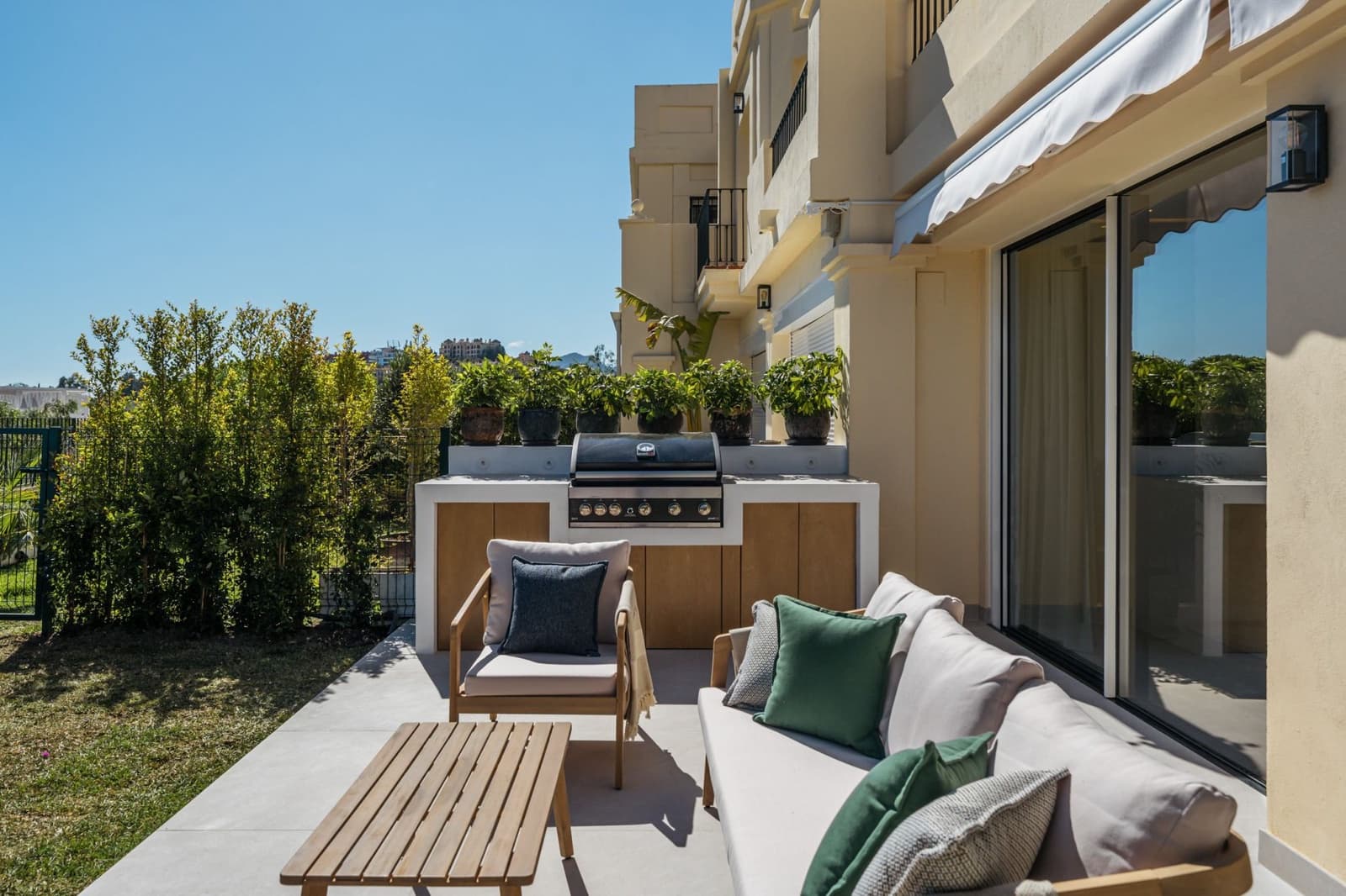 3 quarto Casa em Banda para venda em Benahavis com piscina garagem - 1 650 000 € (Ref: 9297521)