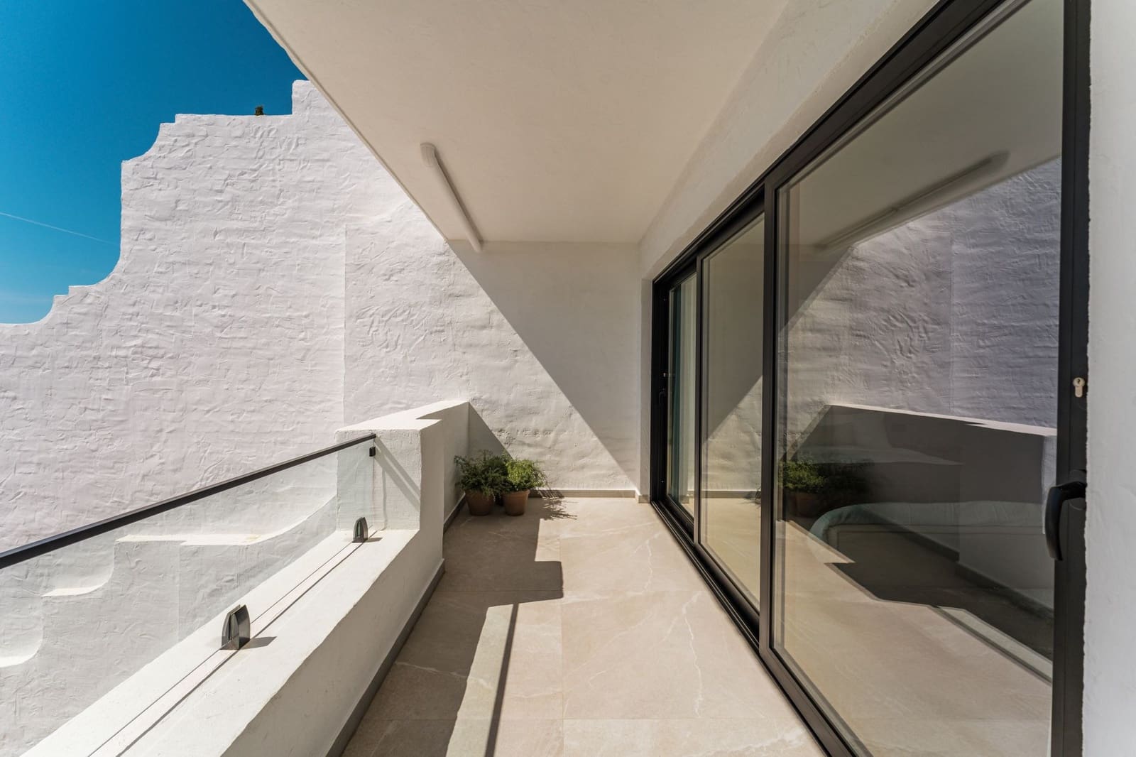 Apartamento de 3 habitaciones en Benahavís en venta con piscina garaje - 1.295.000 € (Ref: 9297522)