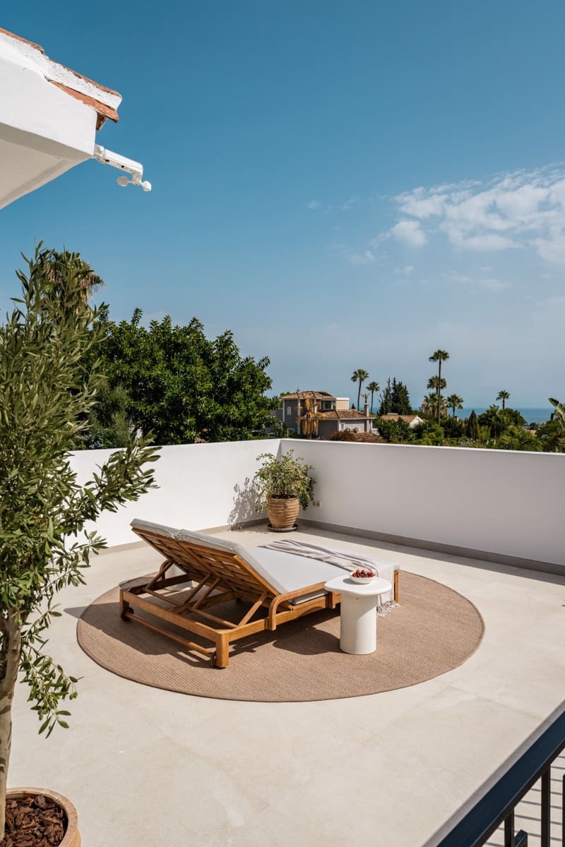 4 bedroom Villa for sale in Marbella with pool garage - € 3,850,000 (Ref: 9300957)