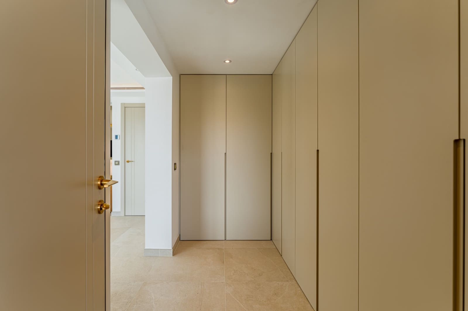 4 bedroom Villa for sale in Marbella with pool garage - € 3,850,000 (Ref: 9300957)