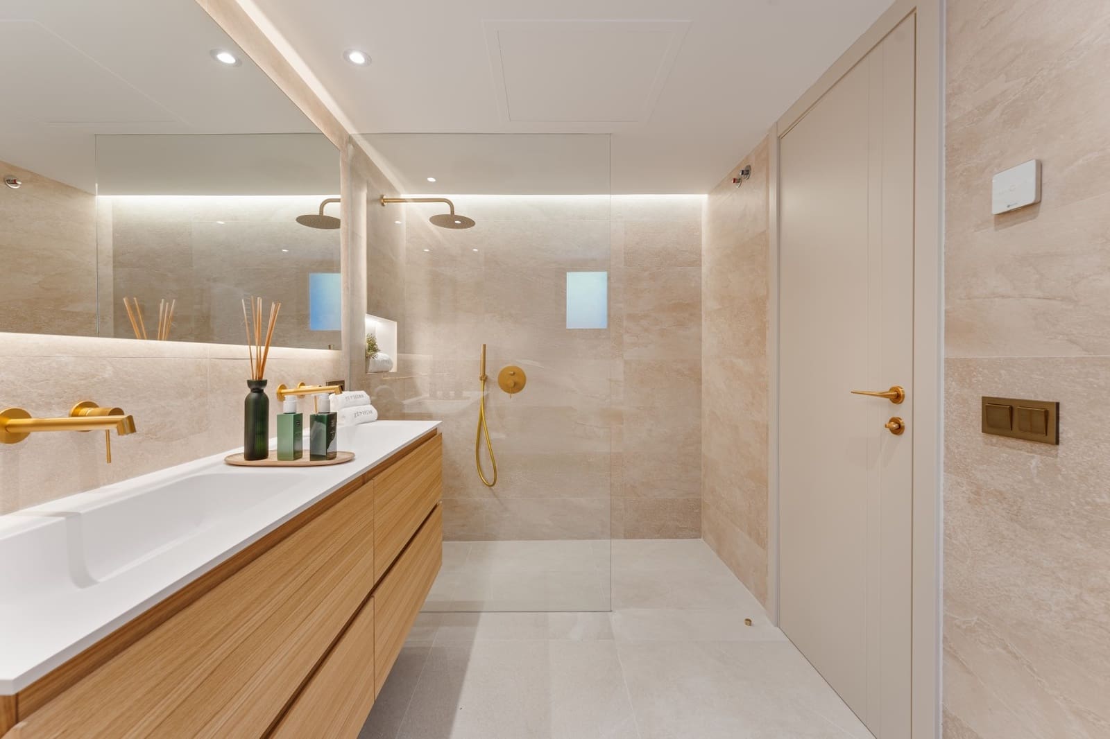 4 bedroom Villa for sale in Marbella with pool garage - € 3,850,000 (Ref: 9300957)