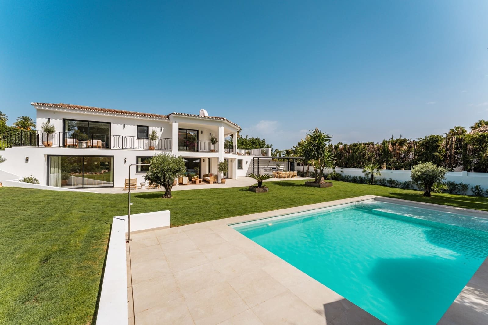 4 bedroom Villa for sale in Marbella with pool garage - € 3,850,000 (Ref: 9300957)