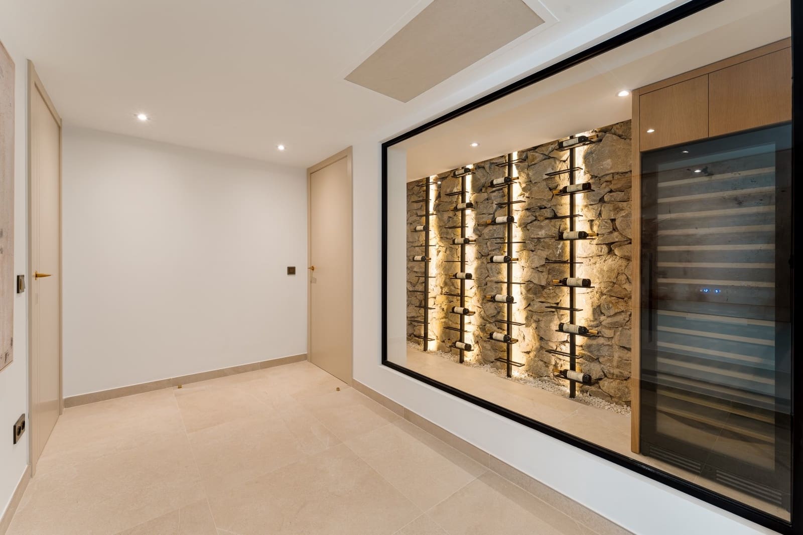 4 bedroom Villa for sale in Marbella with pool garage - € 3,850,000 (Ref: 9300957)