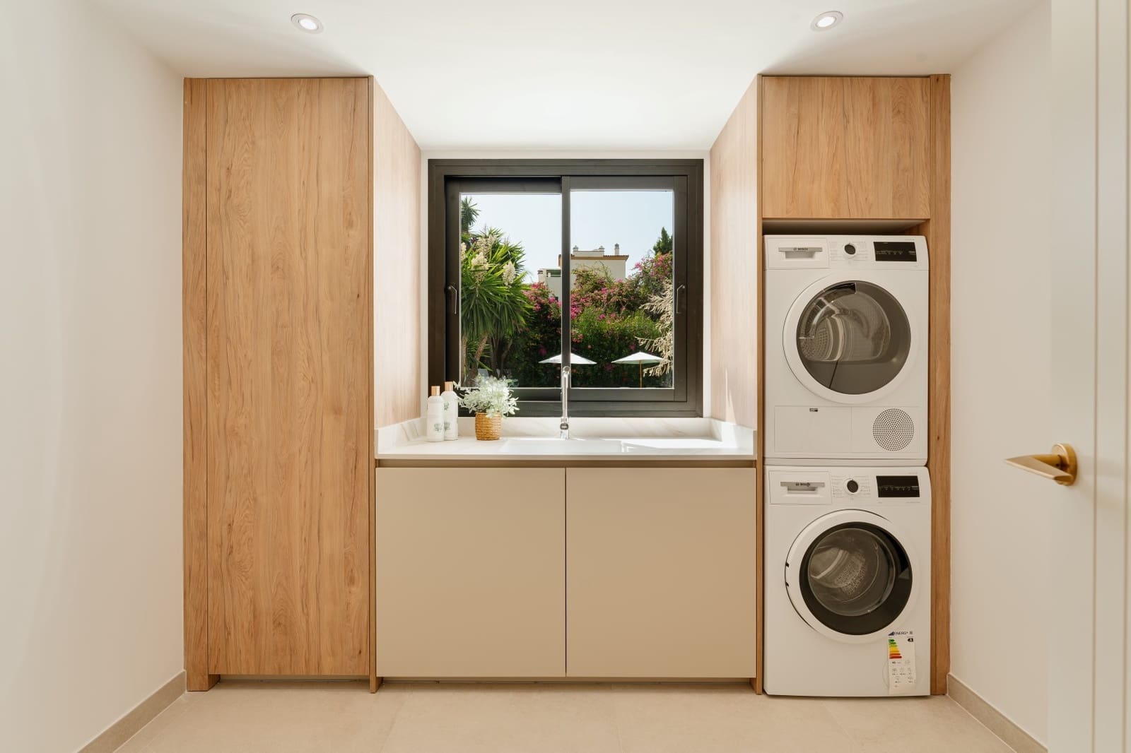 4 bedroom Villa for sale in Marbella with pool garage - € 3,850,000 (Ref: 9300957)