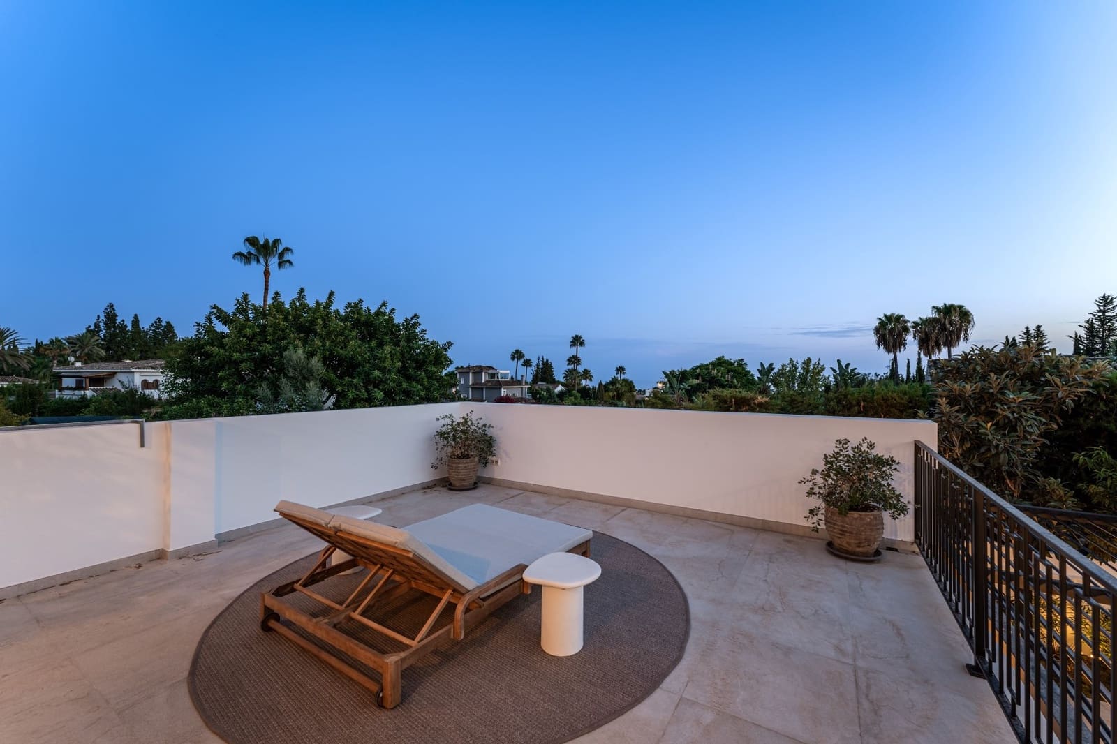 4 bedroom Villa for sale in Marbella with pool garage - € 3,850,000 (Ref: 9300957)