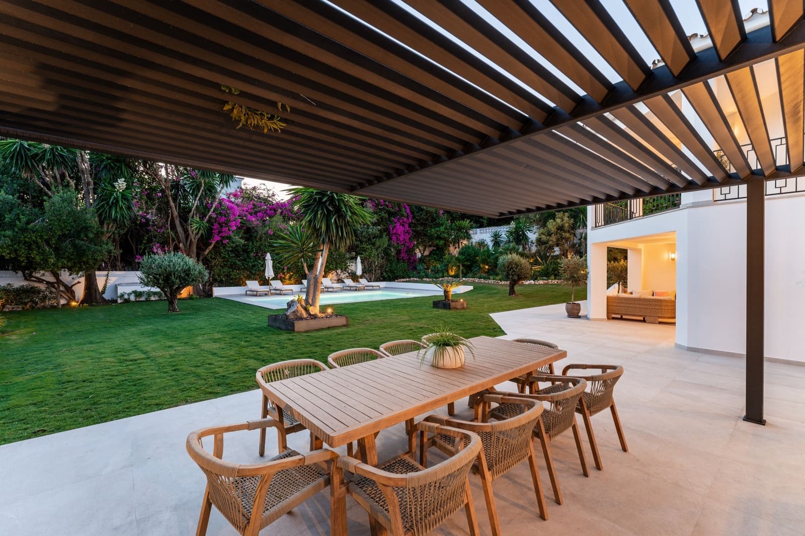 4 bedroom Villa for sale in Marbella with pool garage - € 3,850,000 (Ref: 9300957)