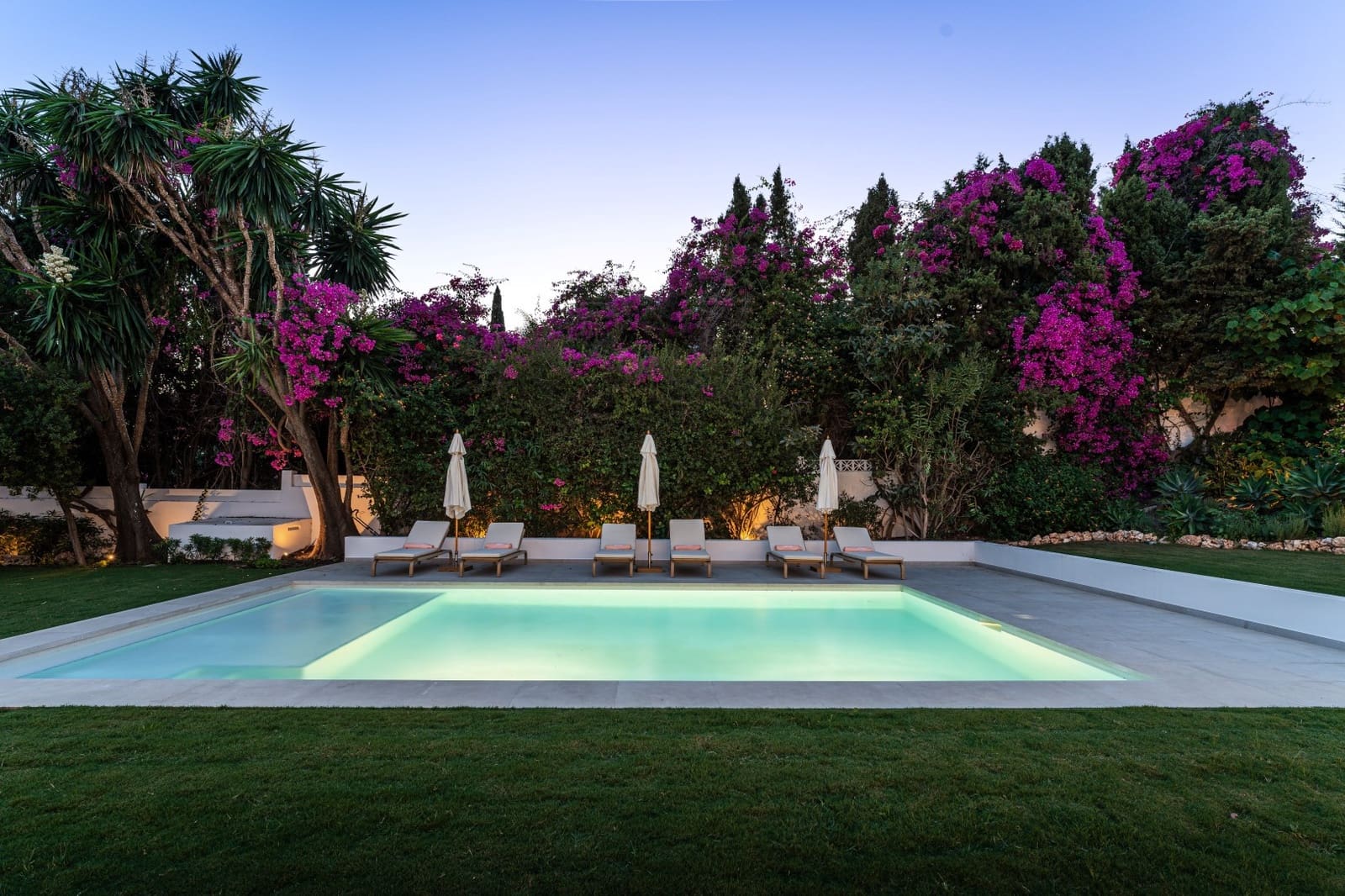 4 bedroom Villa for sale in Marbella with pool garage - € 3,850,000 (Ref: 9300957)