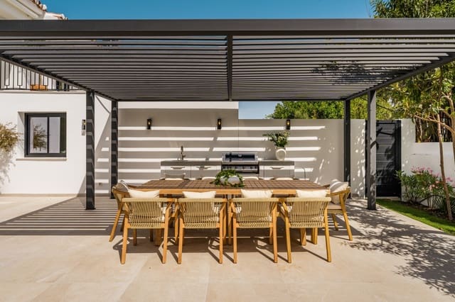 4 sypialnia Willa na sprzedaż w Marbella z basenem garażem - 3 850 000 € (Ref: 9300957)