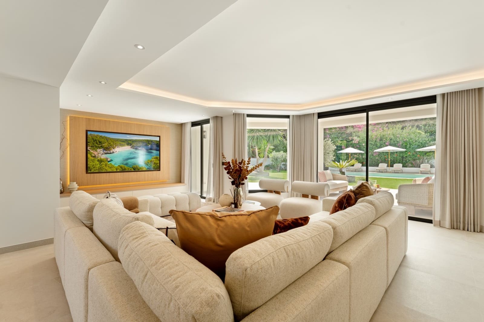 4 bedroom Villa for sale in Marbella with pool garage - € 3,850,000 (Ref: 9300957)