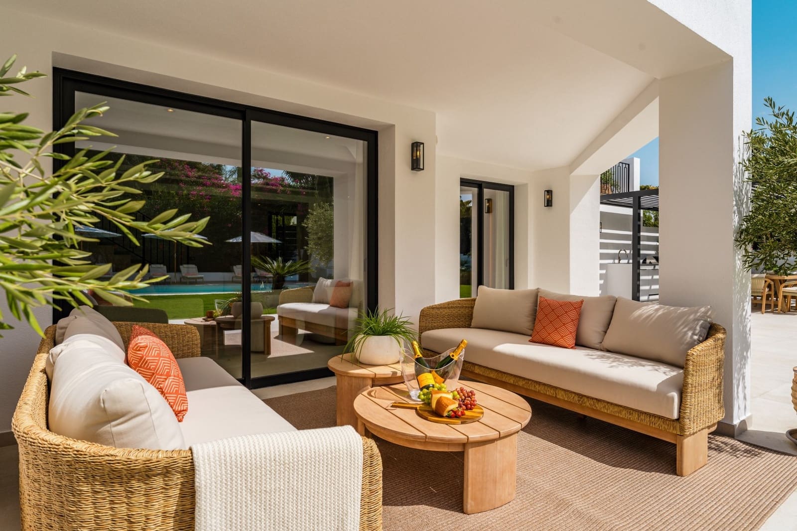 4 bedroom Villa for sale in Marbella with pool garage - € 3,850,000 (Ref: 9300957)