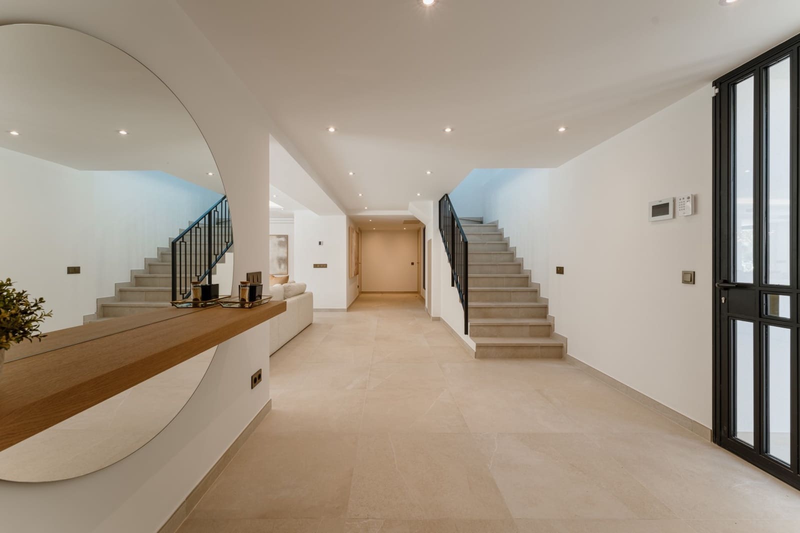 4 bedroom Villa for sale in Marbella with pool garage - € 3,850,000 (Ref: 9300957)